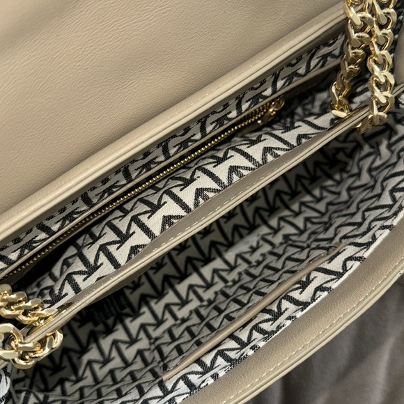 Moncrief Cathryn - Picture 12 of 14